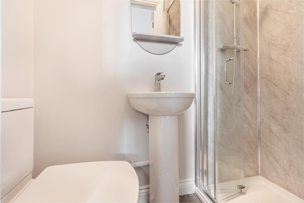 Host & Stay - The Bull Inn, 3 Double Rooms Fernhill Heath Buitenkant foto
